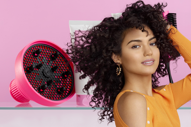 How to Diffuse Curly Hair: Step-by-Step Instructions